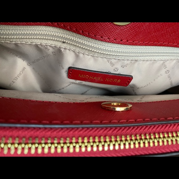 ***SOLD **** Michael kors purse - Picture 5 of 8